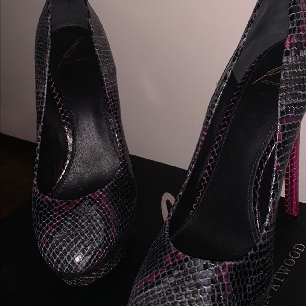 High heals - Picture 3 of 5